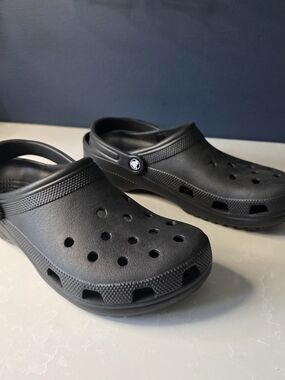 CROCS Classic Clog in Black
